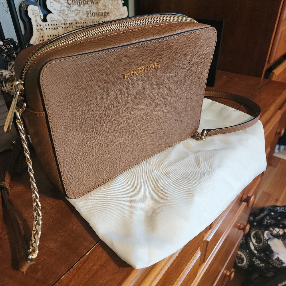 Michael Kors jet set crossbody